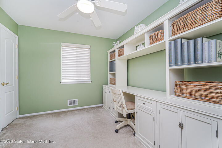 Property Photo:  10 Dunhill Lane  NY 10309 