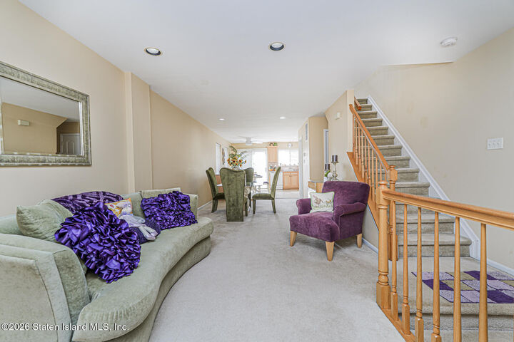 Property Photo:  10 Dunhill Lane  NY 10309 