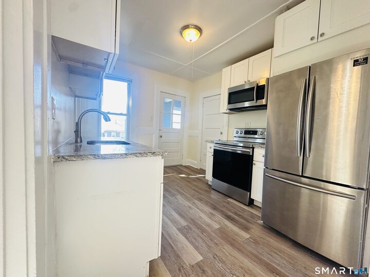 Property Photo:  133 Quaker Lane South 2  CT 06119 