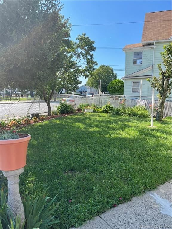 Property Photo: 115 Oak Street 1 CT 06604