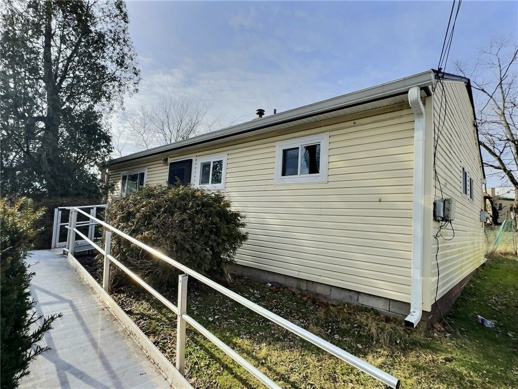 Property Photo:  217 Summers Drive  PA 15146 