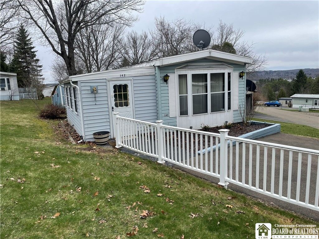 Property Photo:  142 Greenhurst Village  NY 14701 