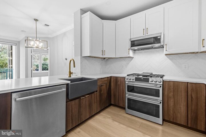 Property Photo: 12000 Market Street 127 VA 20190