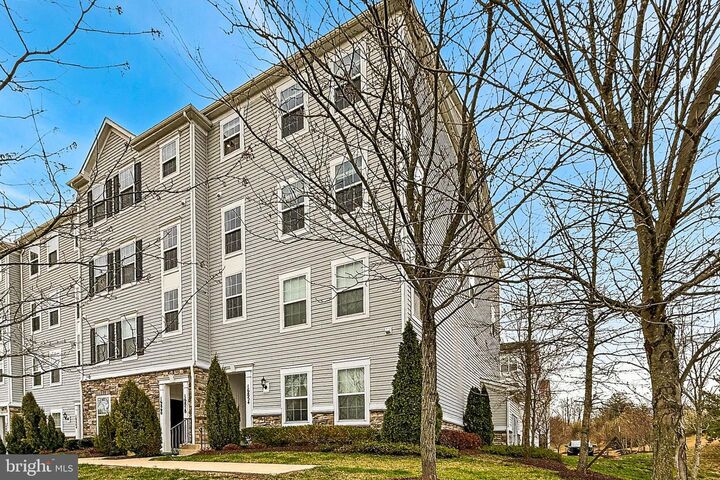 Property Photo: 16856 Porters Inn Drive VA 22026