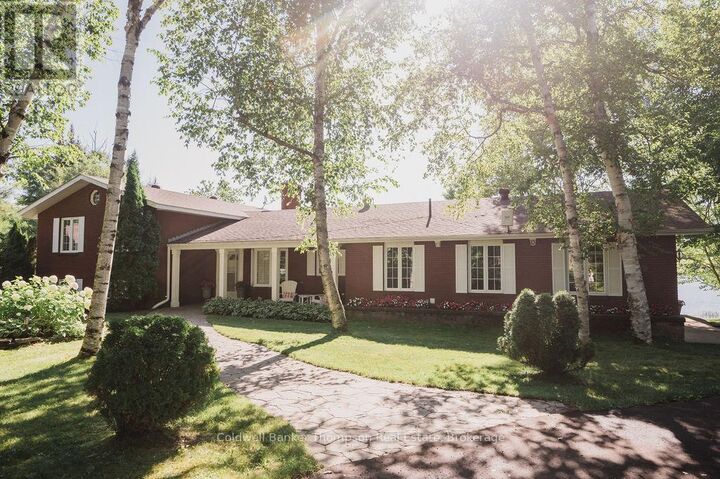Photo de la propriété: 83 Scarlett Road ON P0A 1X0