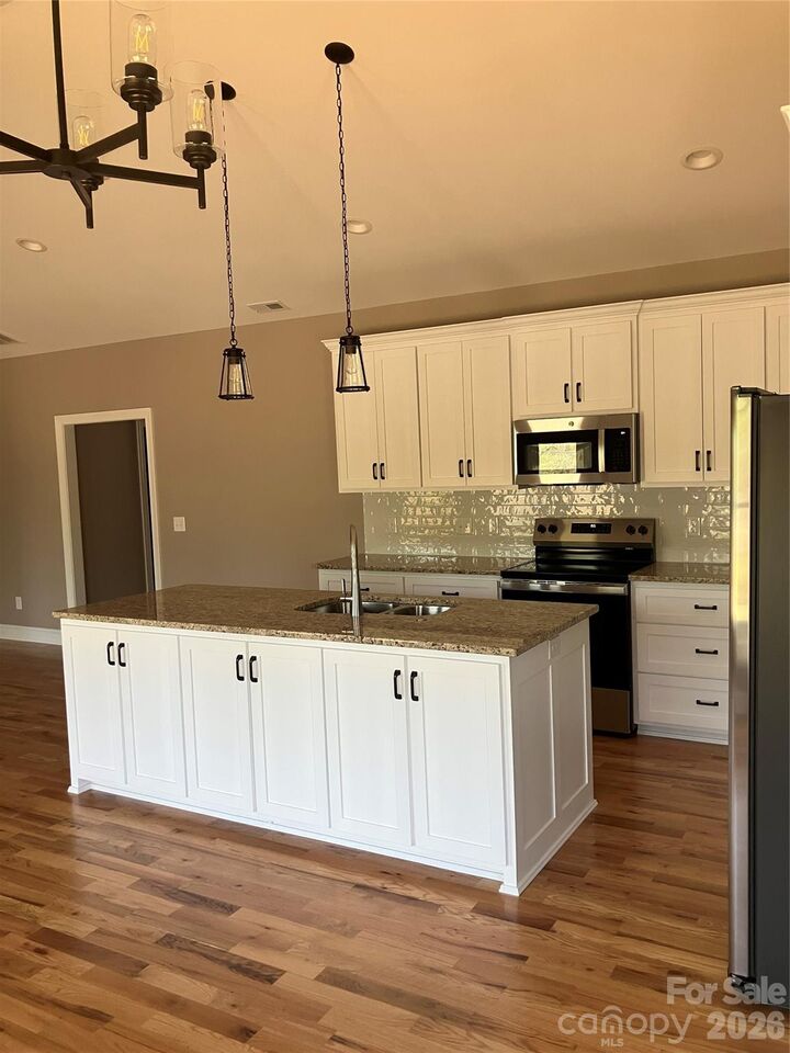 Property Photo:  4952 Southview Drive  NC 28602 