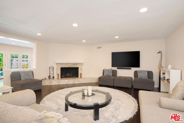 Property Photo:  16155 Otsego St  CA 91436 