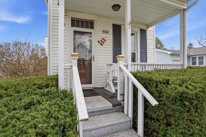 Property Photo:  406 North Street  OH 43342 