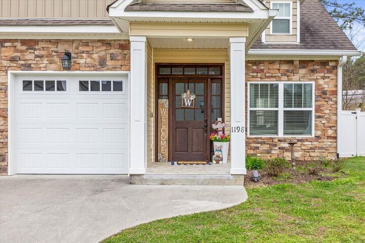 Property Photo:  1198 Stonegate Circle NW  TN 37312 