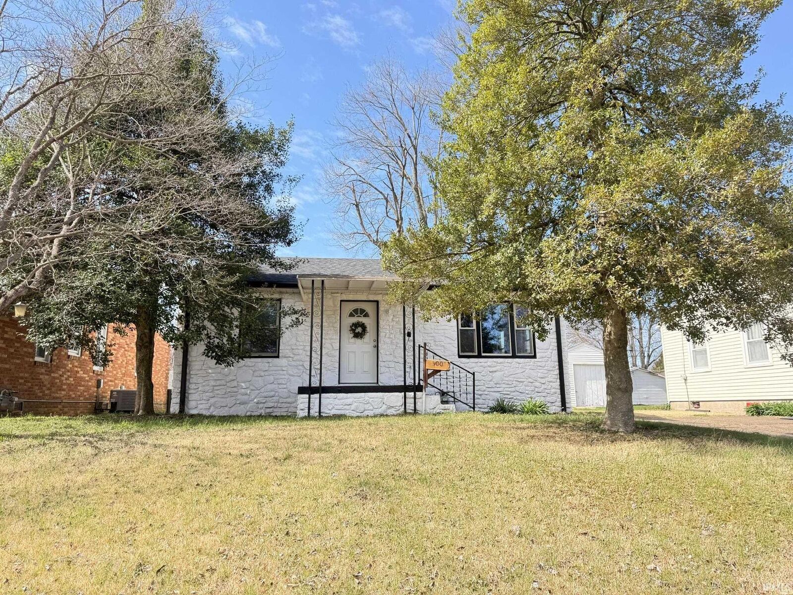 Property Photo:  900 N Kelsey Avenue  IN 47711 