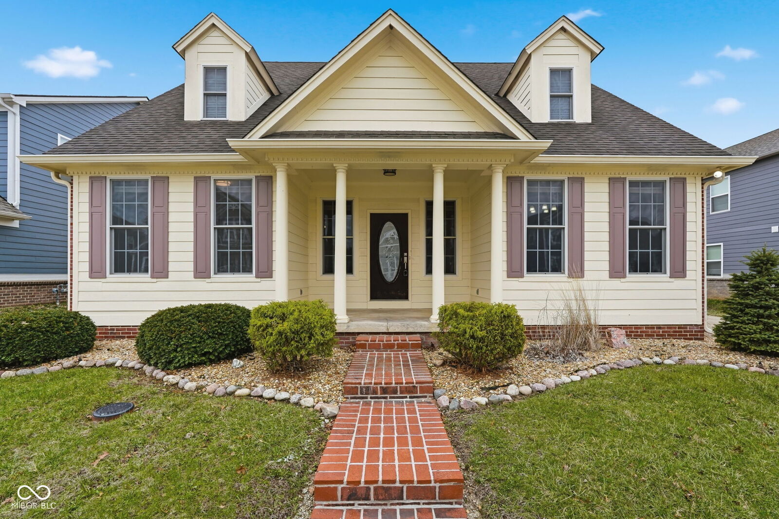 Property Photo:  7215 Lockford Walk N  IN 46123 