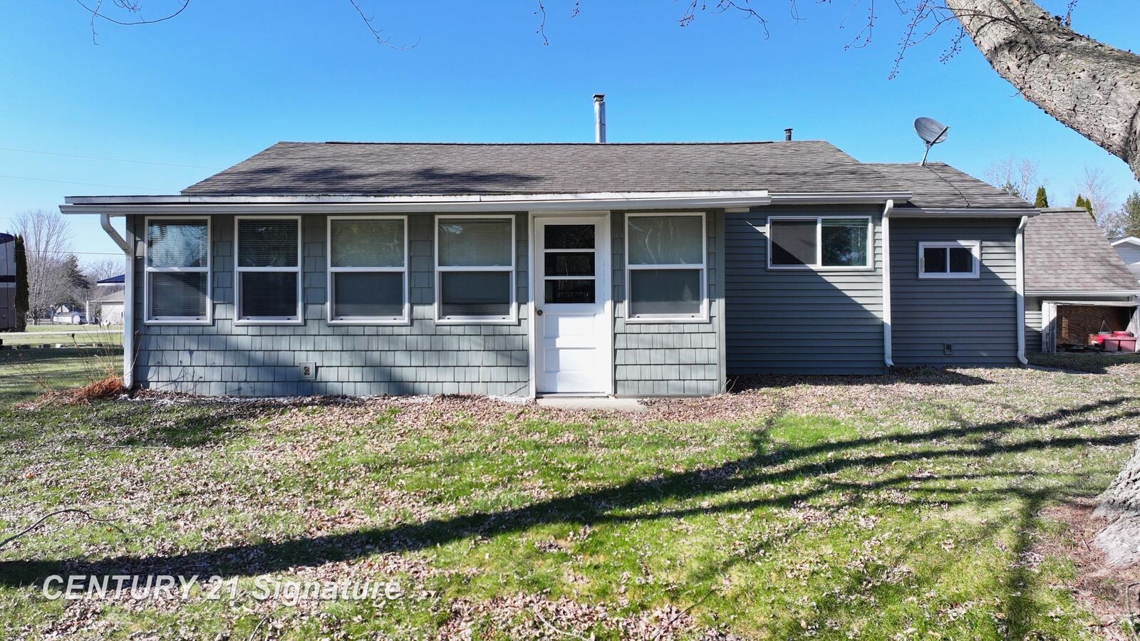 Property Photo:  1202 Janice Lane  MI 48612 