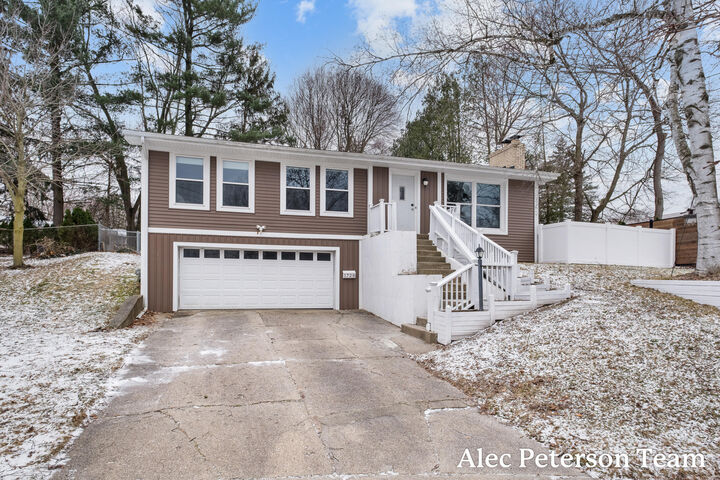 Property Photo:  1728 Lenora Terrace NW  MI 49504 