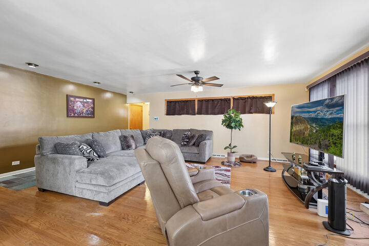 Property Photo:  4437 W 100th Street  IL 60453 