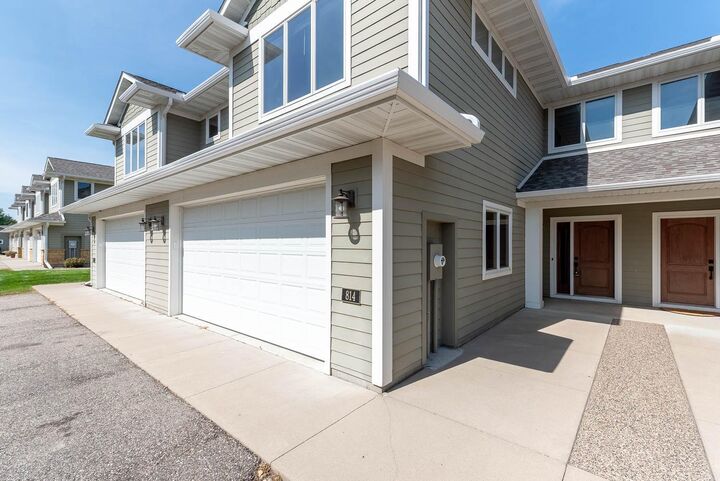 Property Photo:  814 Pinnacle Path  MN 56001 