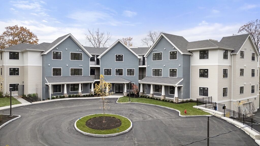 Property Photo:  16 Stearns Rd 208  MA 02482 