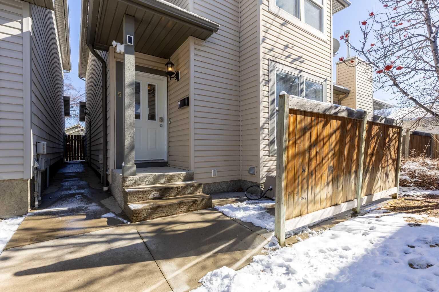 Property Photo: 635 6 Street S 5 AB T1J 2E4
