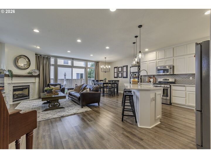 Property Photo: 2084 SE 48th Ave OR 97123