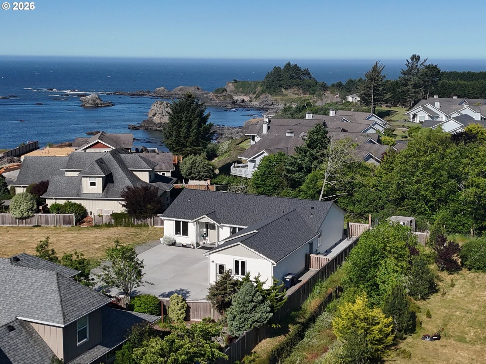 Property Photo:  7205 Edge Cliff Dr  OR 97415 
