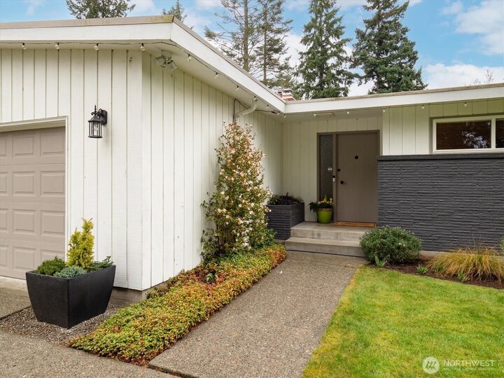 Property Photo: 13744 Ashworth Avenue N WA 98133