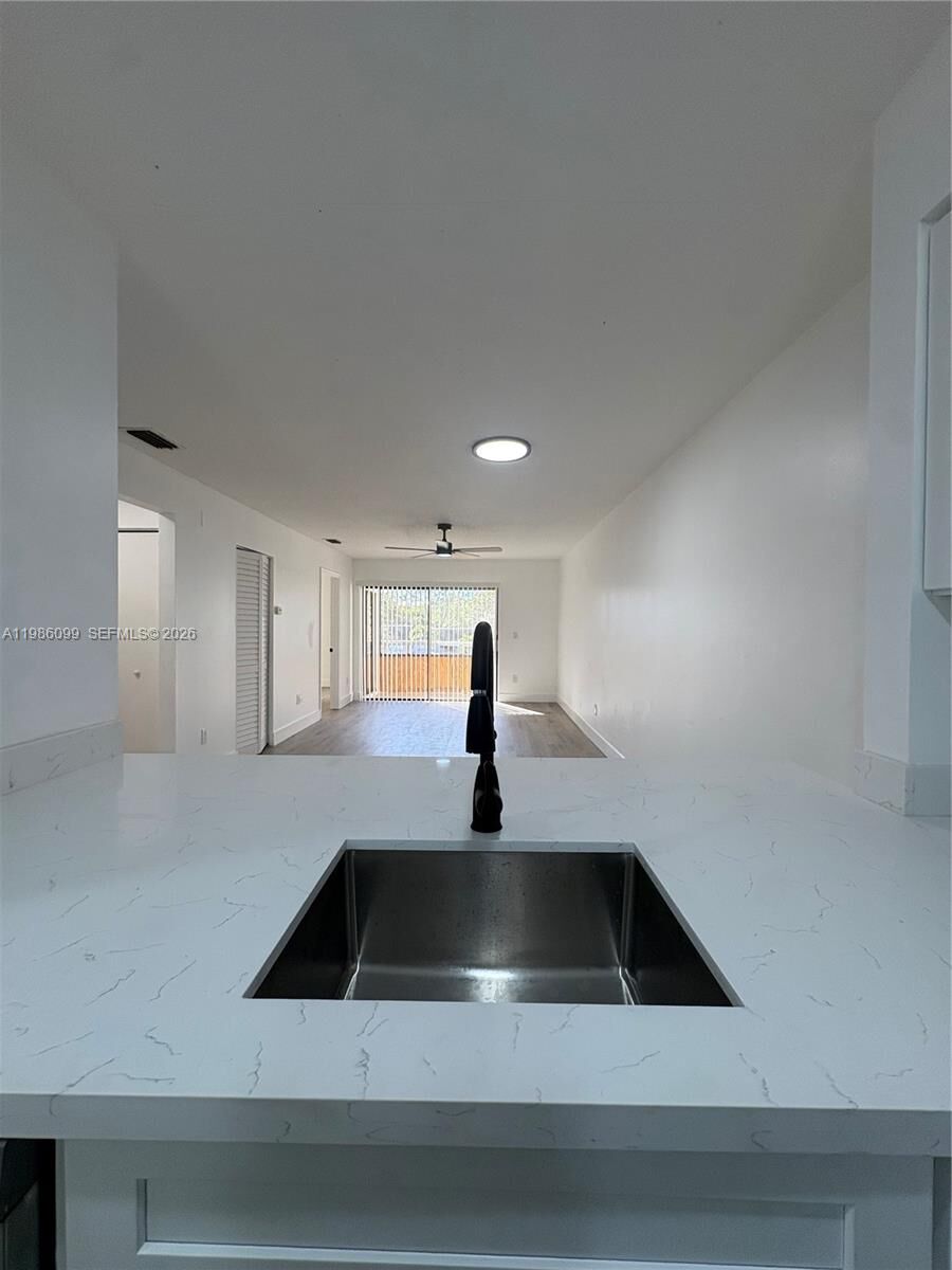 Property Photo: 1500 NW 4th Ave 306 FL 33432