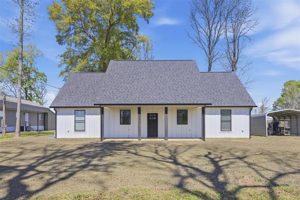 Property Photo:  210 Copper Court  LA 71486 