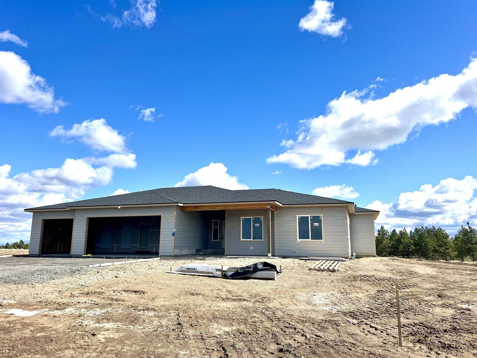 Property Photo:  101 S Dover Rd  WA 99022 