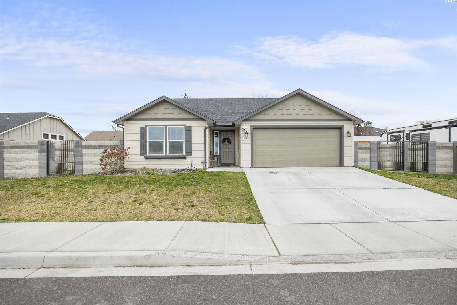 Property Photo:  620 Pappys Way  WA 98930 