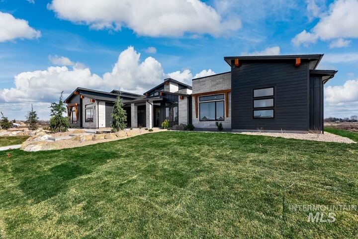 Property Photo:  525 Founder Ave  ID 83644 