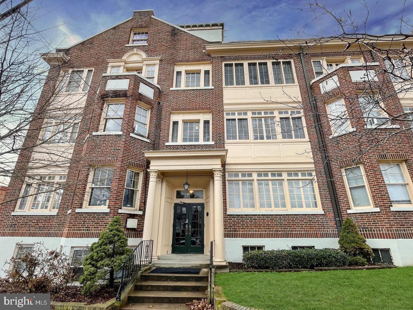 Property Photo:  700 Prince Edward Street 2  VA 22401 