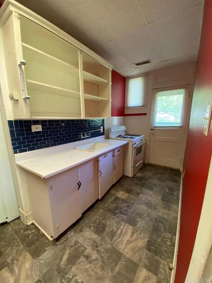 Property Photo:  1936-1940 College Avenue  AR 72034 