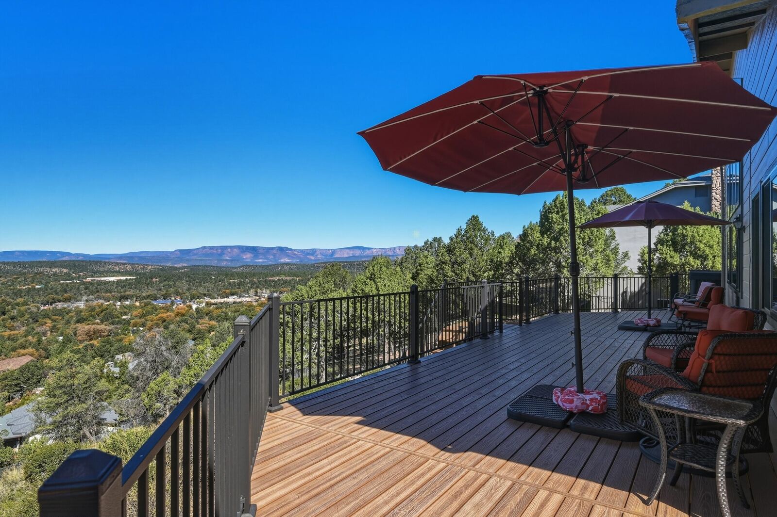 Property Photo: 1002 N Hillcrest Drive AZ 85541