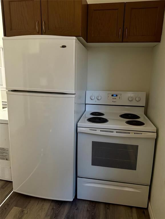 Property Photo:  651 Flora Avenue  MB R2W 2S4 