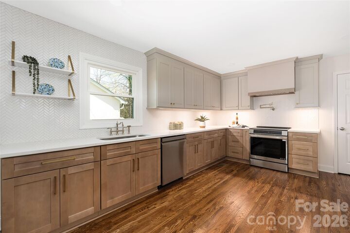 Property Photo:  3512 Donovan Place  NC 28215 