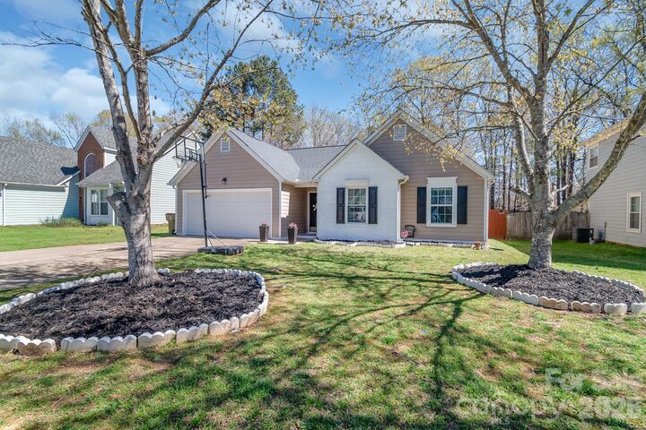 Property Photo: 3310 Brooktree Lane NC 28079