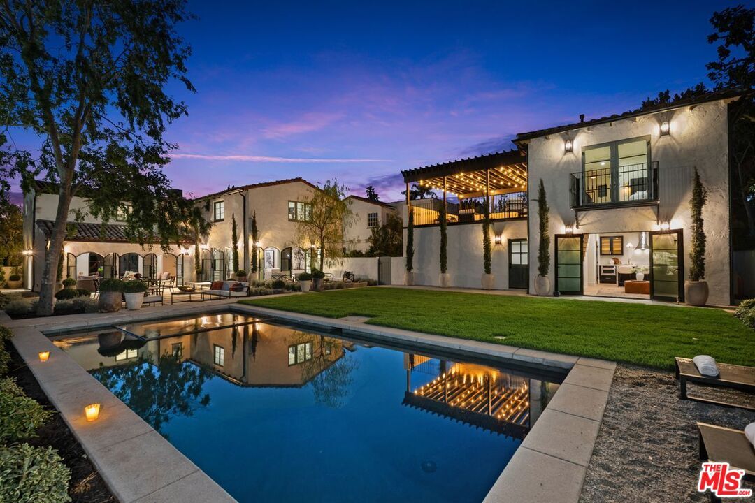 Property Photo: 134 N McCadden Pl CA 90004