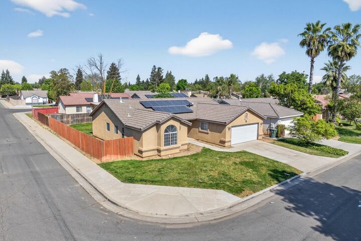 Property Photo:  5427 N State Street  CA 93722 