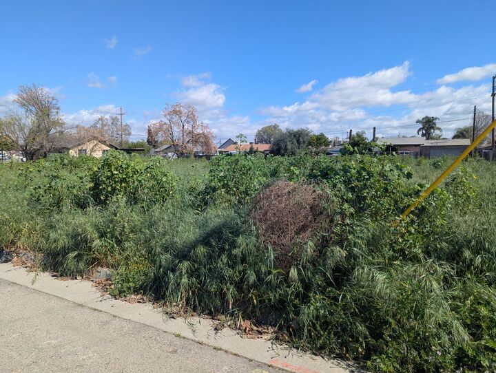 Property Photo:  914 L Street  CA 93657 