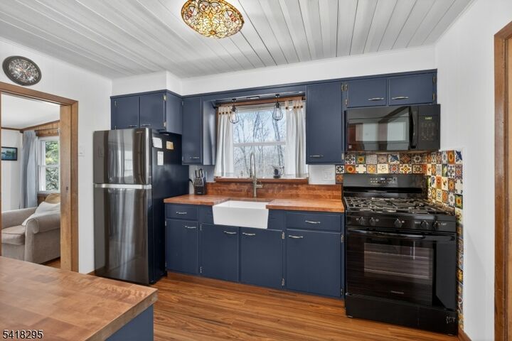 Property Photo: 13 Pautuck Rd NJ 07422