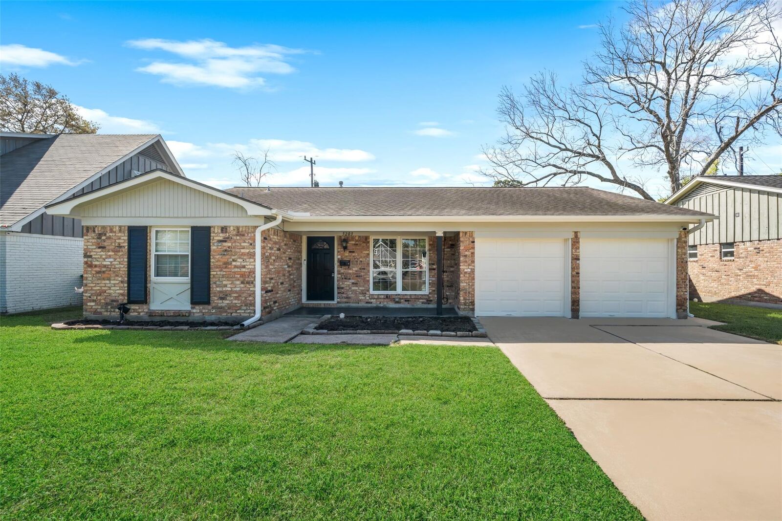 Property Photo: 5203 Chantilly Lane TX 77092