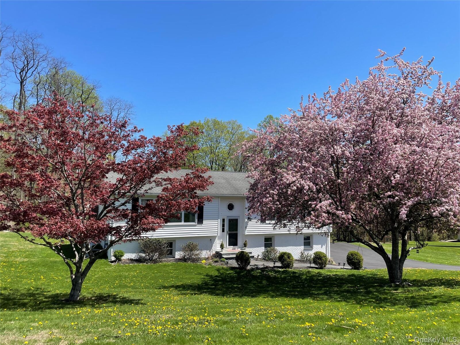 Property Photo:  4 Stonewall Farm Road  NY 10541 