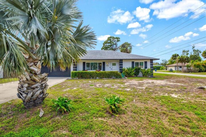 Property Photo:  3310 Siesta Drive  FL 34293 