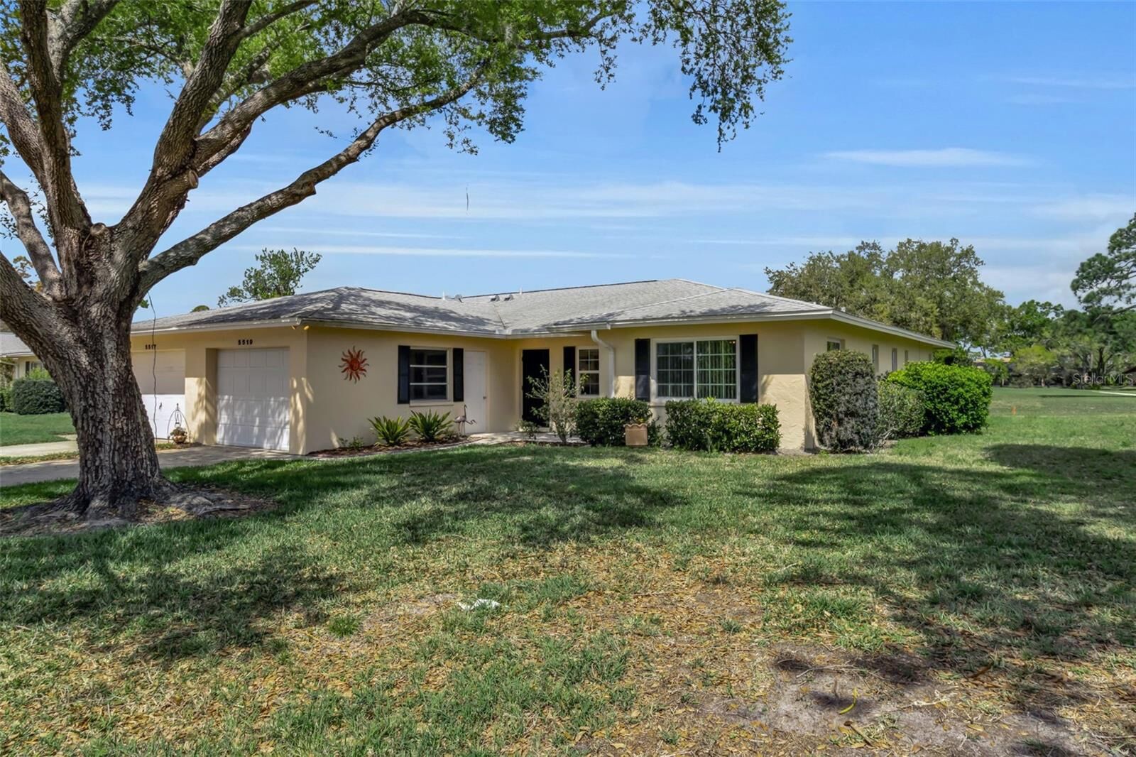 Property Photo:  5519 Palm Aire Drive  FL 34243 