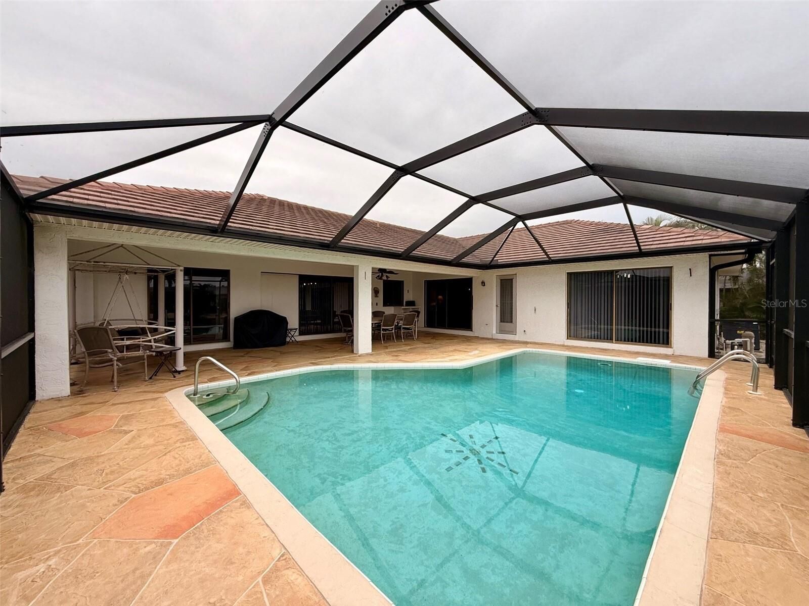 Property Photo:  2460 W Marion Avenue  FL 33950 