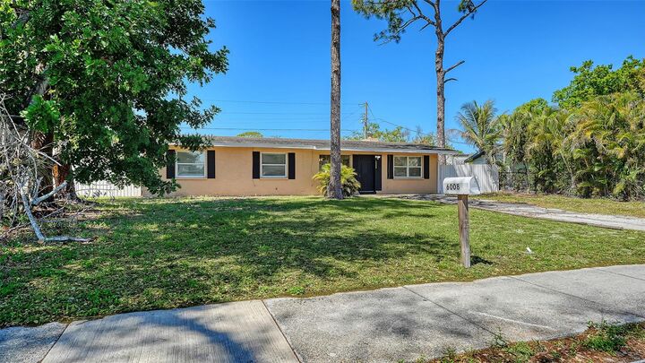Property Photo: 6008 9th Street E FL 34203