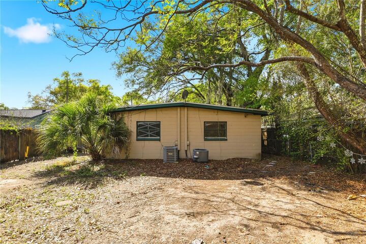 Property Photo:  1605 Dauphin Ln  FL 32803 