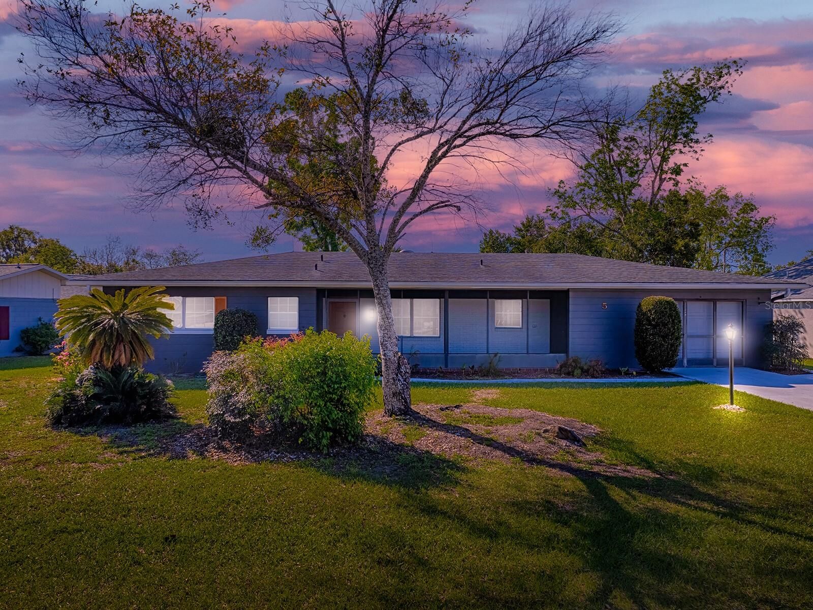 Property Photo:  5 Oak Street  FL 34797 