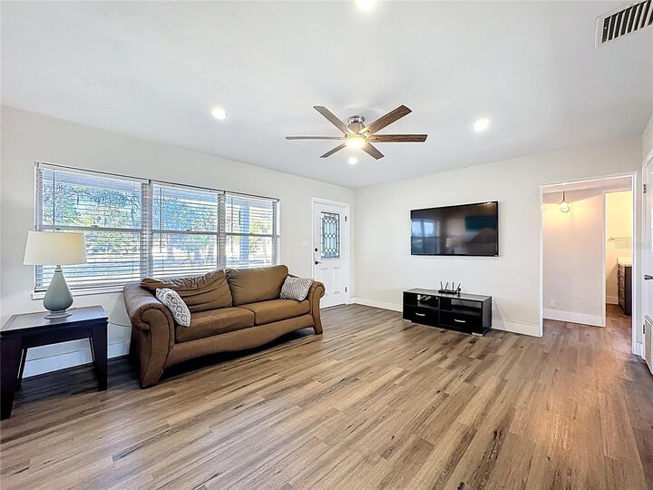 Property Photo:  512 N Lakemont Avenue  FL 32792 