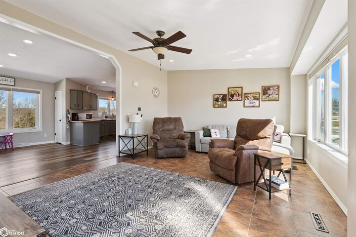 Property Photo:  2883 Henry Des Moines Avenue  IA 52623 