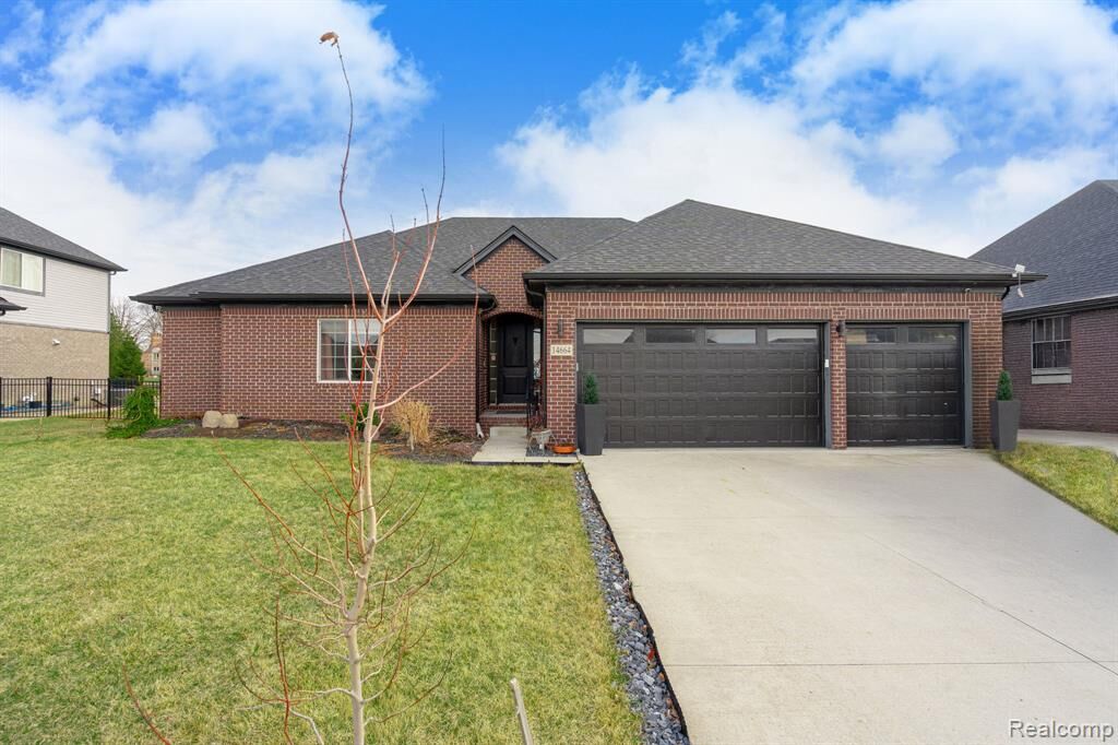 Property Photo:  14664 Hannebauer Court  MI 48313 5642 